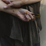 საშუალო ზომის ქინძისთავი, ბუნებრივი რქით